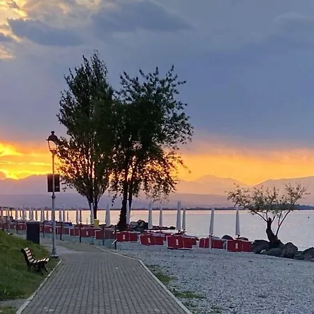 Casa de Férias Garden Vill Lago Comfortable Holiday Peschiera del Garda