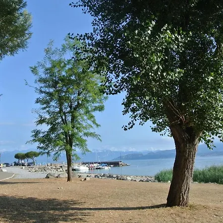 Casa de Férias Garden Vill Lago Comfortable Holiday Peschiera del Garda